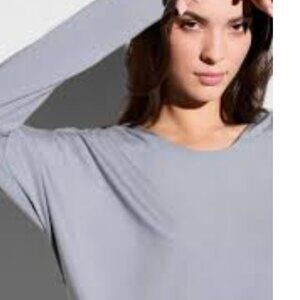 *HP* Beautiful Anne Klein pale blue silk blouse